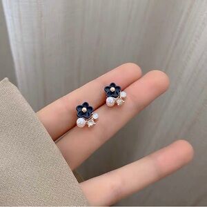 Black flower silver earrings